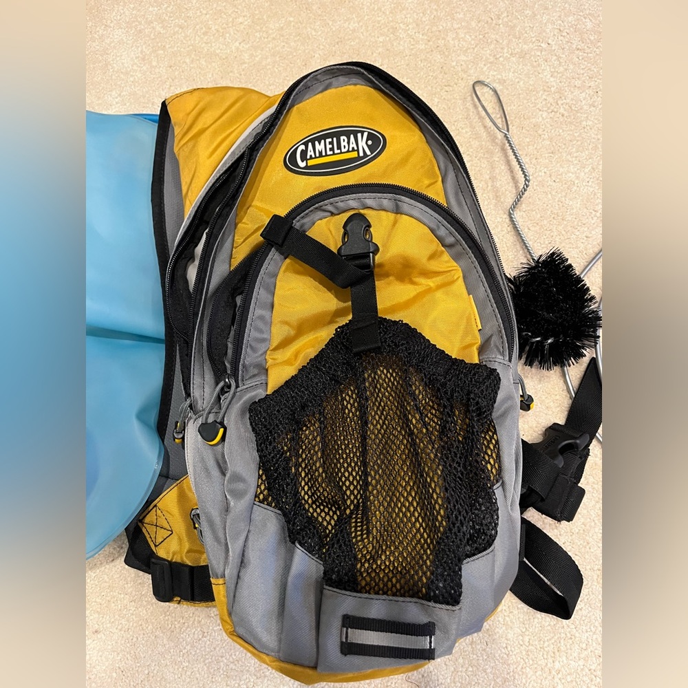 Yellow camelbak backpack - great condition